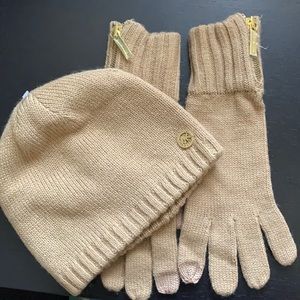 Michael Kors - tan winter hat and gloves
